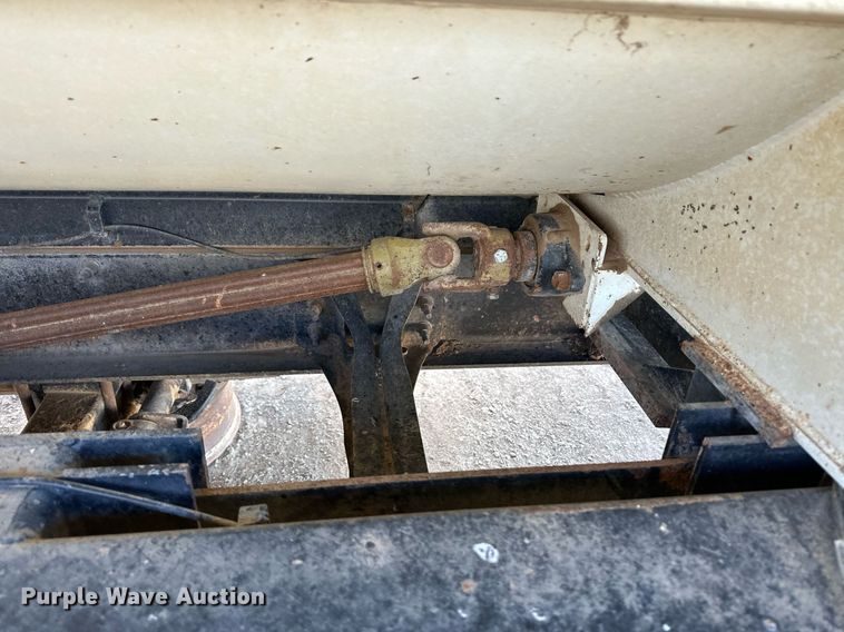 image for item ER8371 2015 International  7400 feed mixer truck