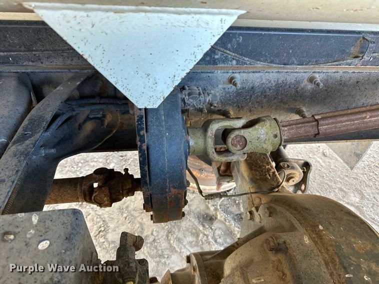 image for item ER8371 2015 International  7400 feed mixer truck