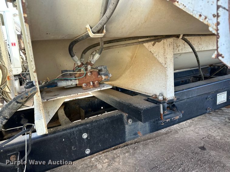 image for item ER8371 2015 International  7400 feed mixer truck