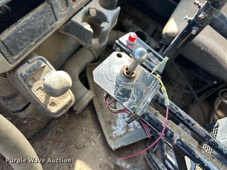 image for item ER8371 2015 International  7400 feed mixer truck