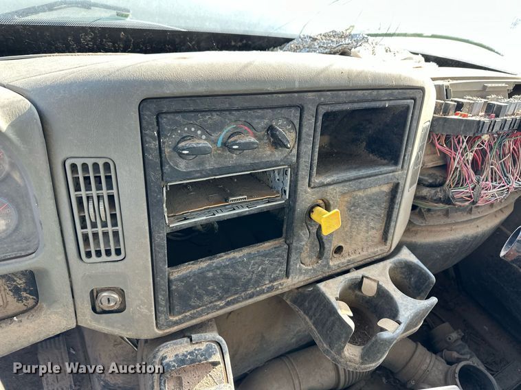 image for item ER8371 2015 International  7400 feed mixer truck