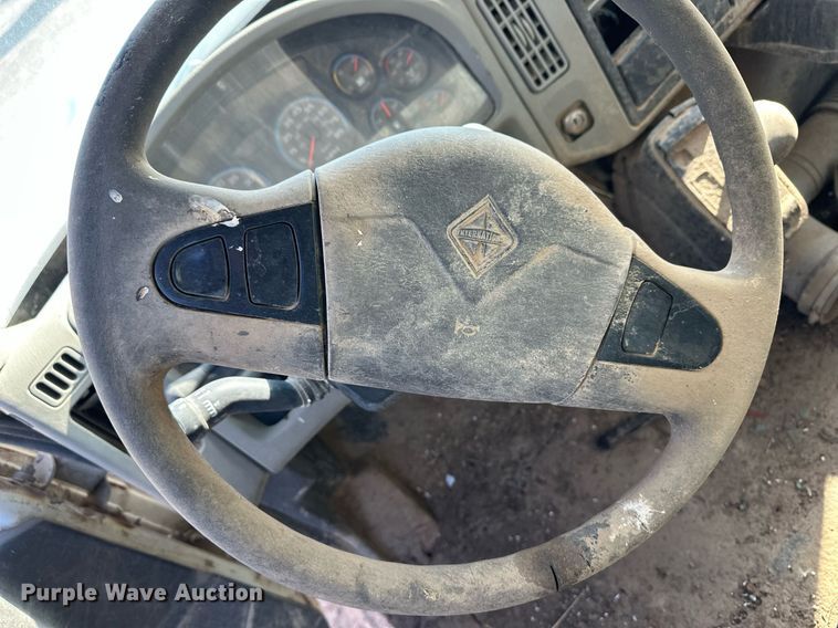 image for item ER8371 2015 International  7400 feed mixer truck