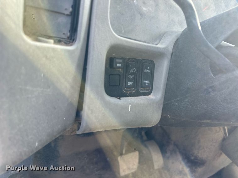 image for item ER8371 2015 International  7400 feed mixer truck