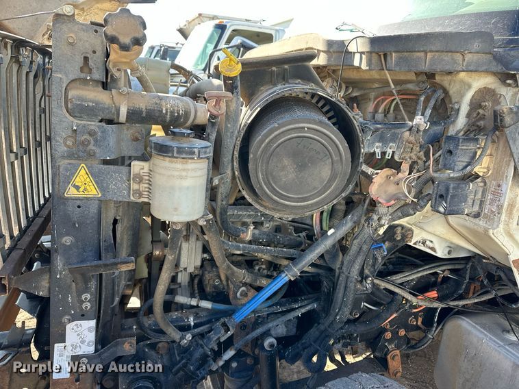 image for item ER8371 2015 International  7400 feed mixer truck