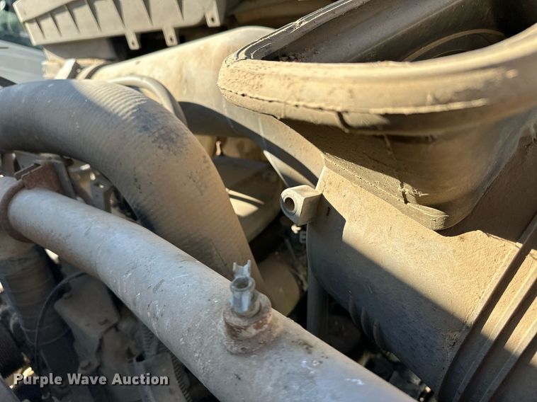 image for item ER8371 2015 International  7400 feed mixer truck