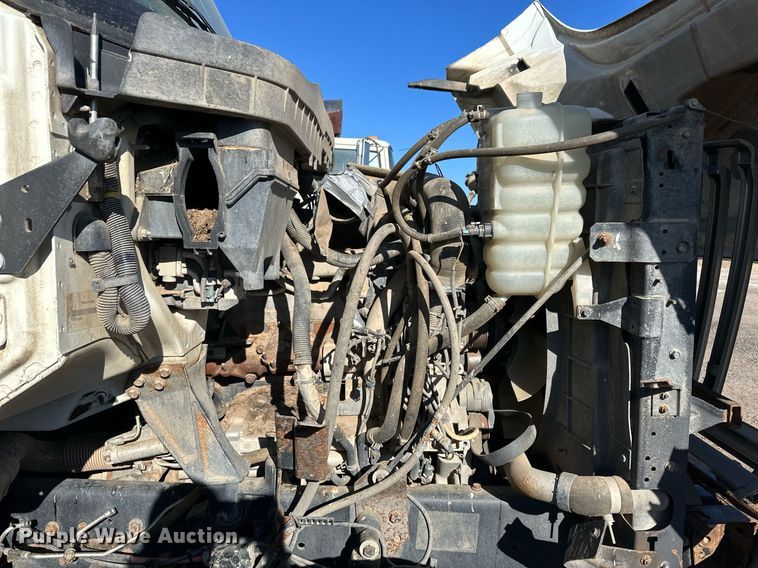 image for item ER8371 2015 International  7400 feed mixer truck