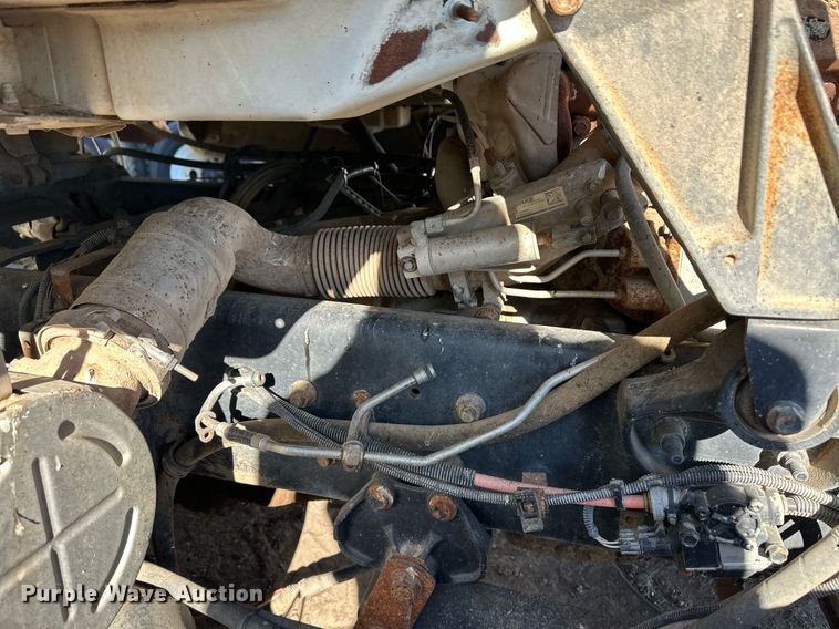 image for item ER8371 2015 International  7400 feed mixer truck