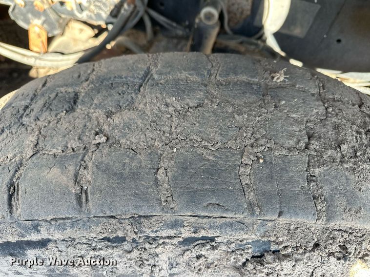 image for item ER8371 2015 International  7400 feed mixer truck