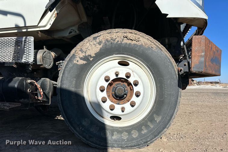 image for item ER8371 2015 International  7400 feed mixer truck