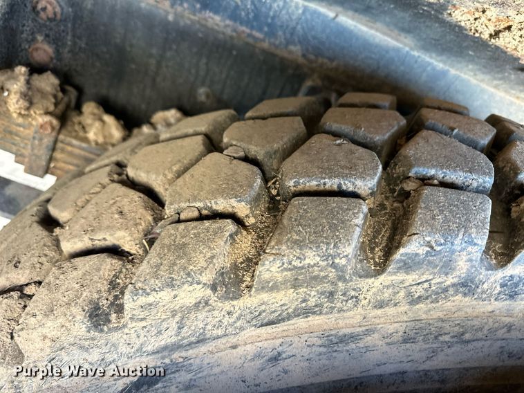 image for item ER8371 2015 International  7400 feed mixer truck