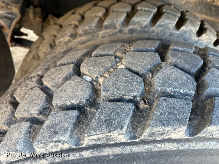 image for item ER8371 2015 International  7400 feed mixer truck