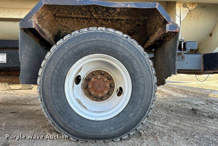 image for item ER8371 2015 International  7400 feed mixer truck