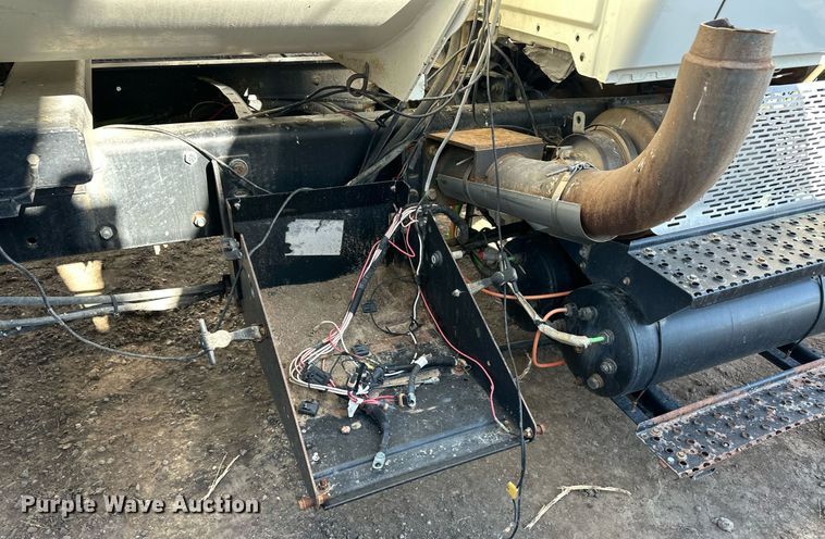 image for item ER8372 2015 International  7400 feed mixer truck