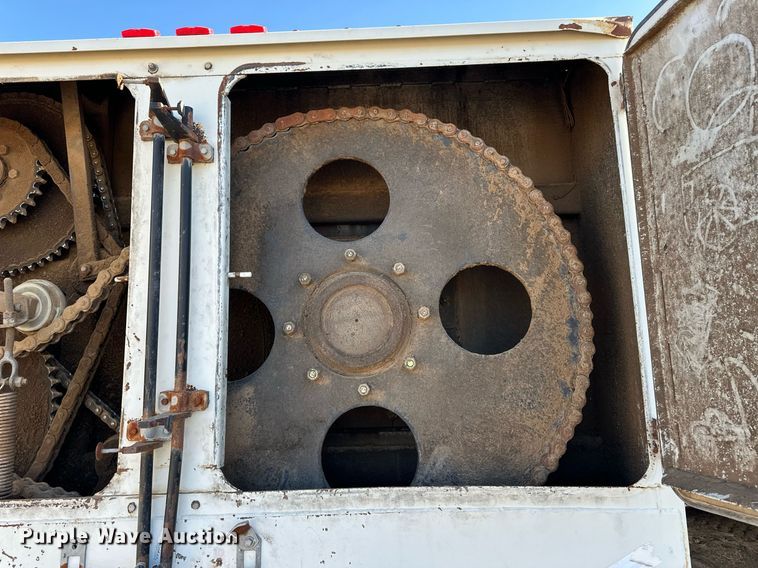 image for item ER8372 2015 International  7400 feed mixer truck