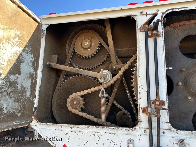 image for item ER8372 2015 International  7400 feed mixer truck