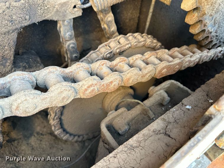 image for item ER8372 2015 International  7400 feed mixer truck