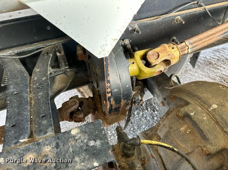 image for item ER8372 2015 International  7400 feed mixer truck