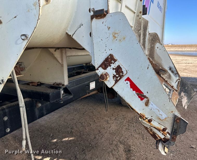 image for item ER8372 2015 International  7400 feed mixer truck