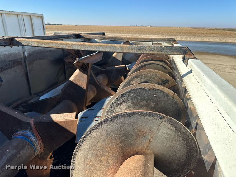 image for item ER8372 2015 International  7400 feed mixer truck