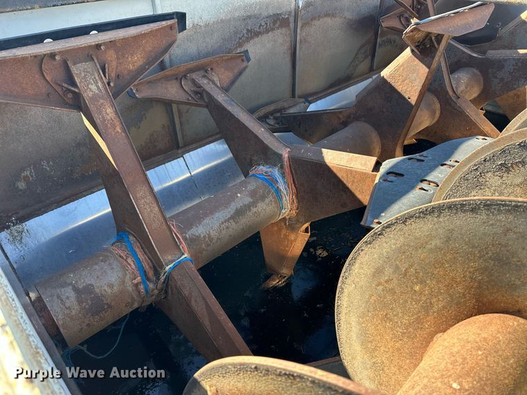 image for item ER8372 2015 International  7400 feed mixer truck