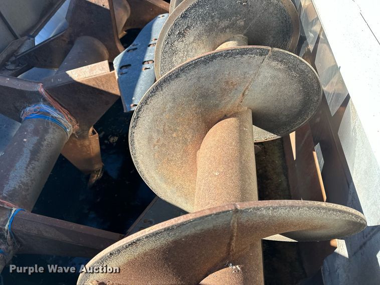 image for item ER8372 2015 International  7400 feed mixer truck