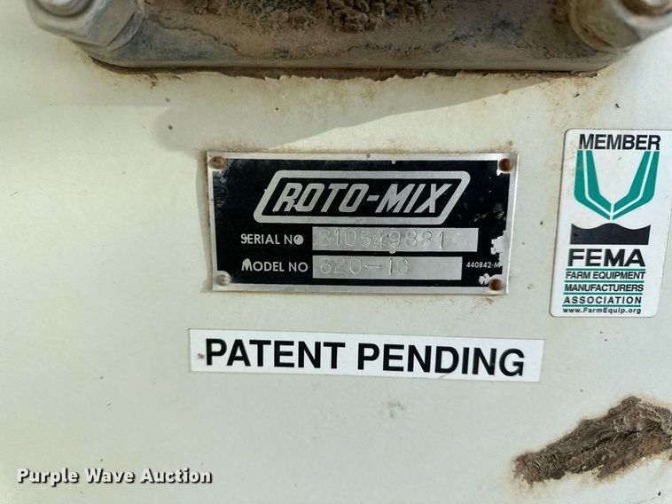 image for item ER8372 2015 International  7400 feed mixer truck