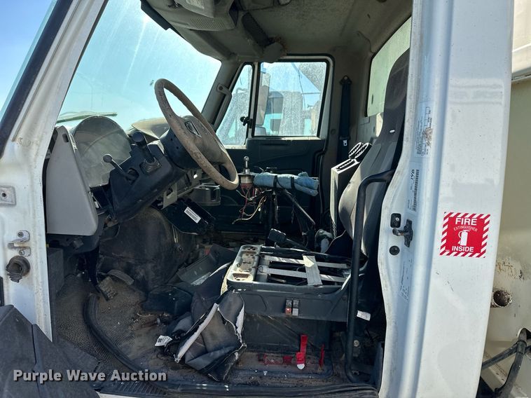 image for item ER8372 2015 International  7400 feed mixer truck