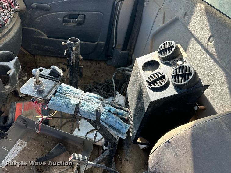 image for item ER8372 2015 International  7400 feed mixer truck