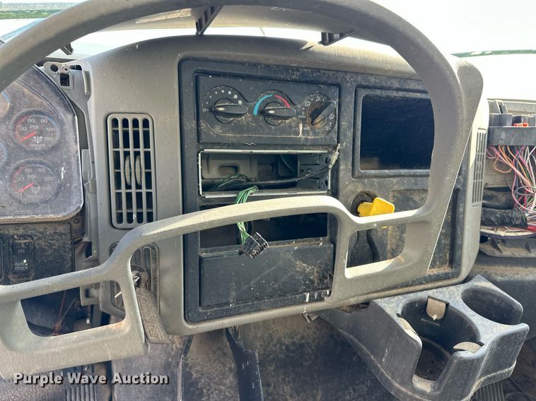 image for item ER8372 2015 International  7400 feed mixer truck