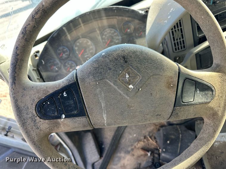 image for item ER8372 2015 International  7400 feed mixer truck