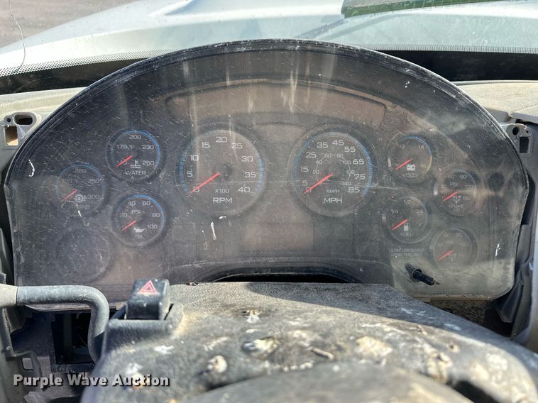 image for item ER8372 2015 International  7400 feed mixer truck