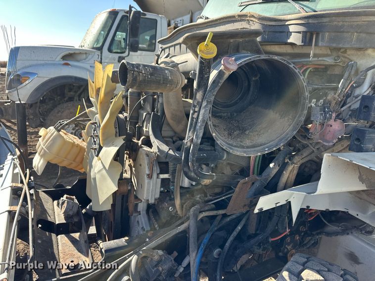 image for item ER8372 2015 International  7400 feed mixer truck