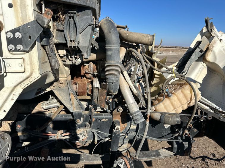 image for item ER8372 2015 International  7400 feed mixer truck