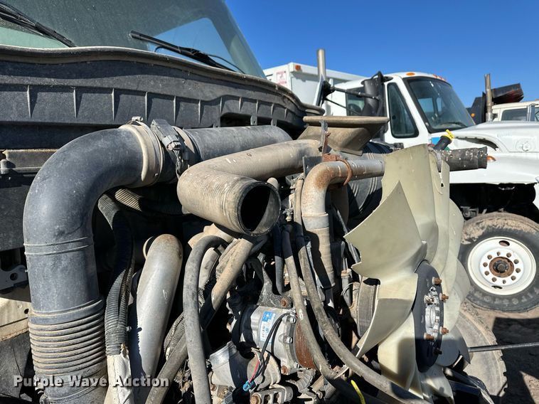 image for item ER8372 2015 International  7400 feed mixer truck