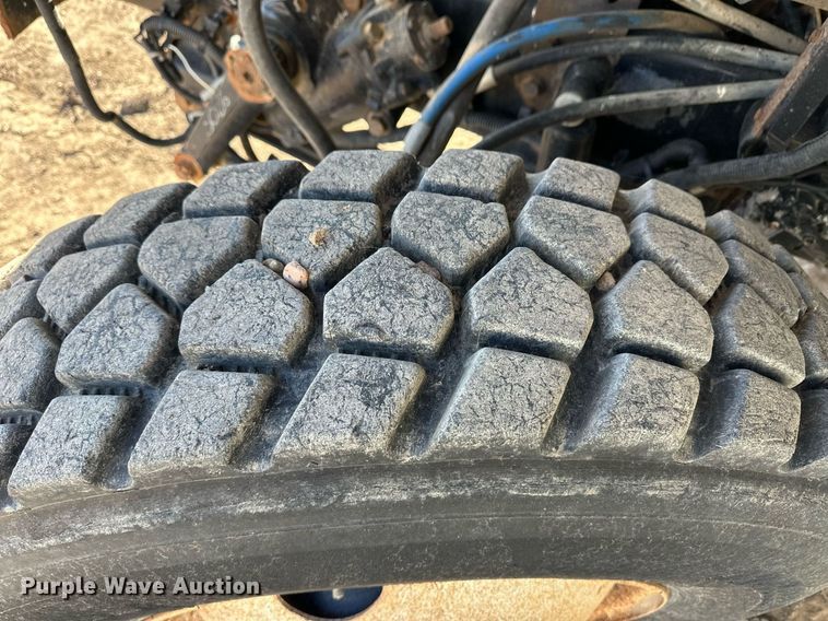 image for item ER8372 2015 International  7400 feed mixer truck