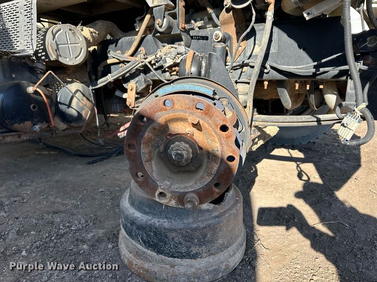 image for item ER8372 2015 International  7400 feed mixer truck