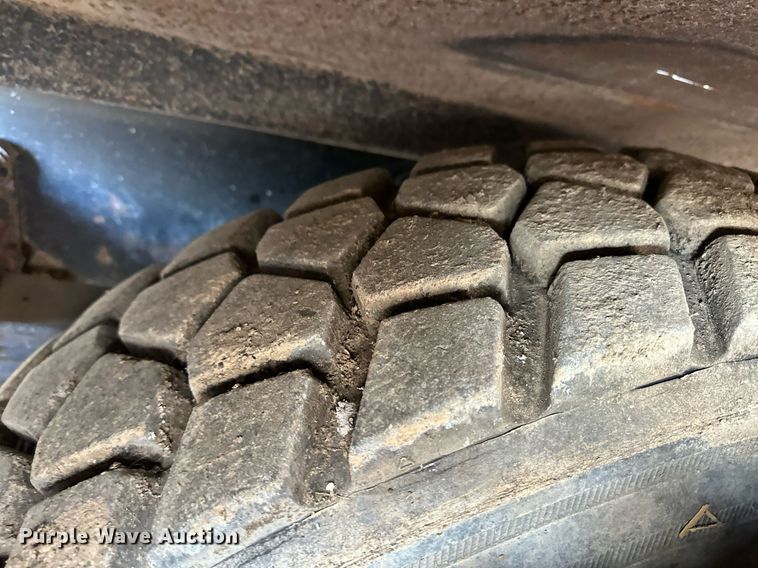 image for item ER8372 2015 International  7400 feed mixer truck