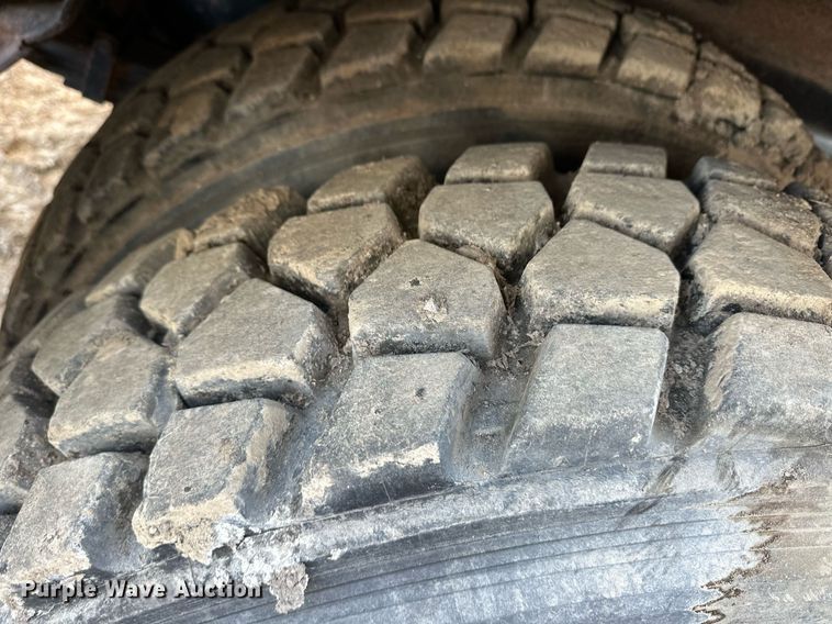 image for item ER8372 2015 International  7400 feed mixer truck