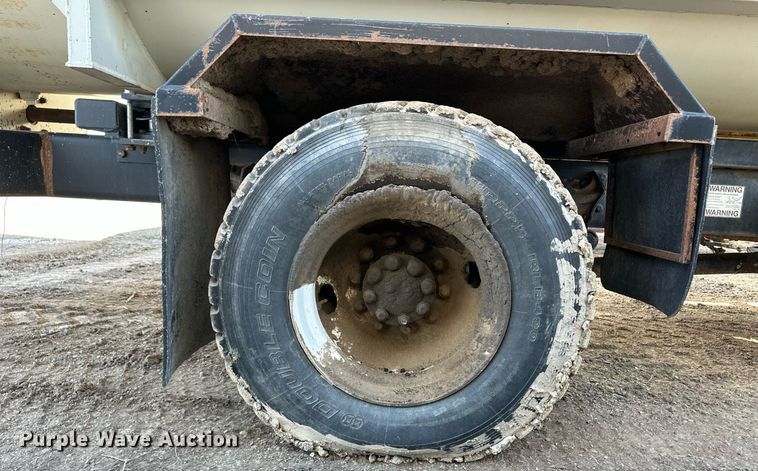 image for item ER8372 2015 International  7400 feed mixer truck