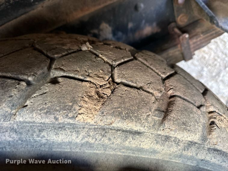 image for item ER8372 2015 International  7400 feed mixer truck