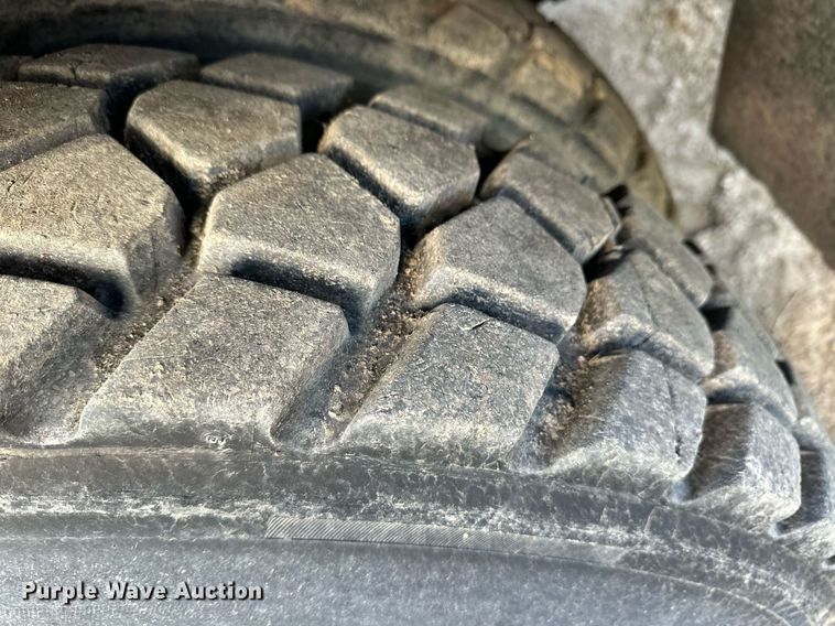 image for item ER8372 2015 International  7400 feed mixer truck