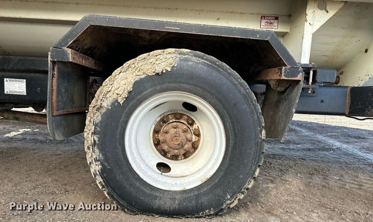 image for item ER8372 2015 International  7400 feed mixer truck