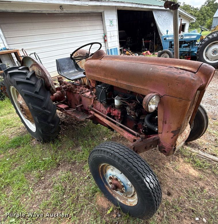 image for item HI9285 Ford tractor