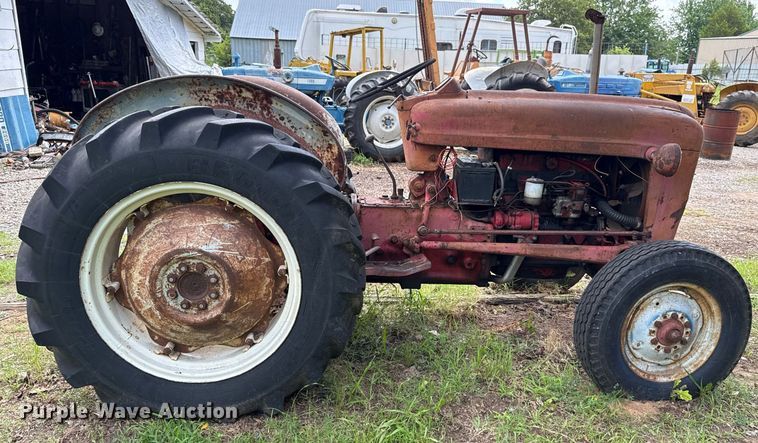 image for item HI9285 Ford tractor