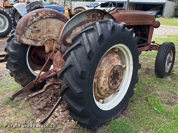 image for item HI9285 Ford tractor