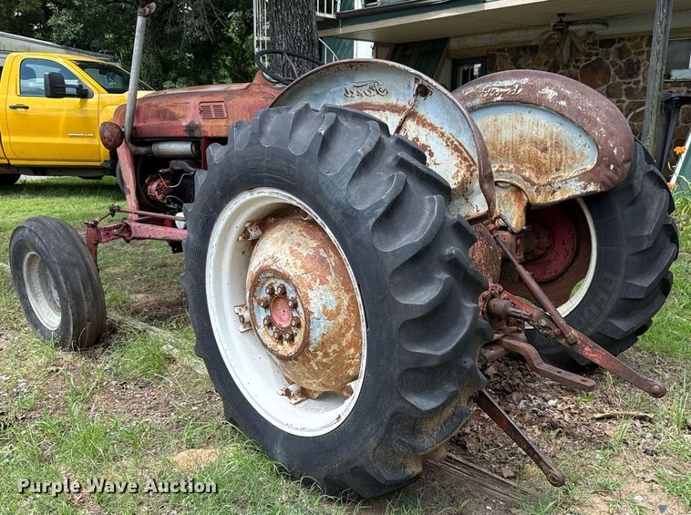 image for item HI9285 Ford tractor