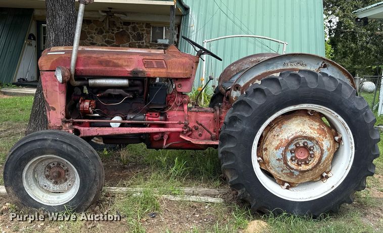 image for item HI9285 Ford tractor