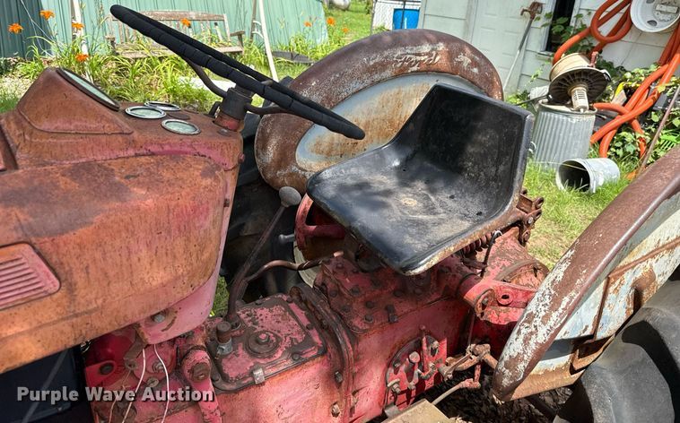 image for item HI9285 Ford tractor
