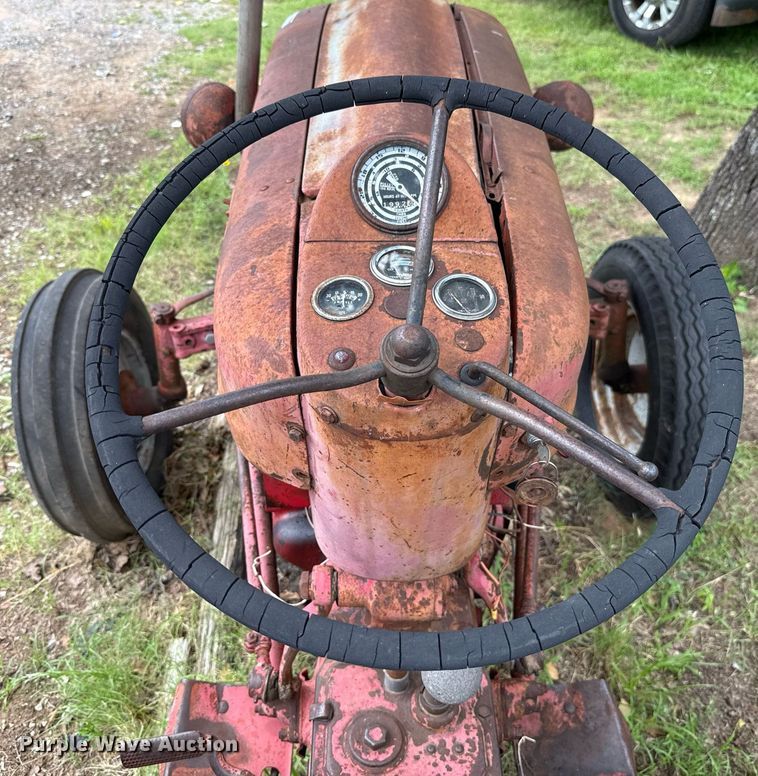 image for item HI9285 Ford tractor