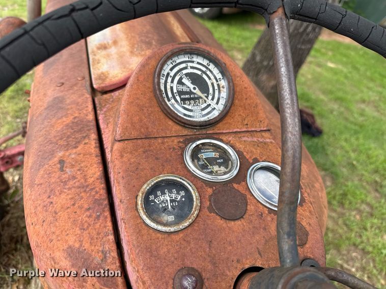 image for item HI9285 Ford tractor